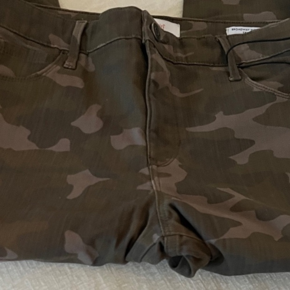 Skinnygirl Camouflage Skinny Jeans size 26/2